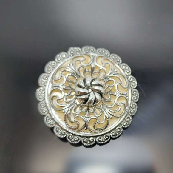 Vintage & Signed West Germany's Filigree Mother of Pearl Scarf Clip c. 1950s - Picture 2 of 9